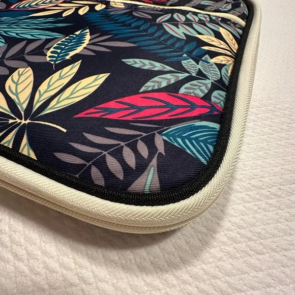 Travel Portfolio Organizer Waterproof Bag - Multifunctional, Zippered - Like NEW - Picture 6 of 11